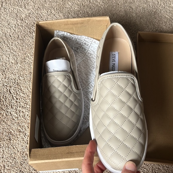 New in box Steve Madden slip on tennis shoes - Picture 3 of 6